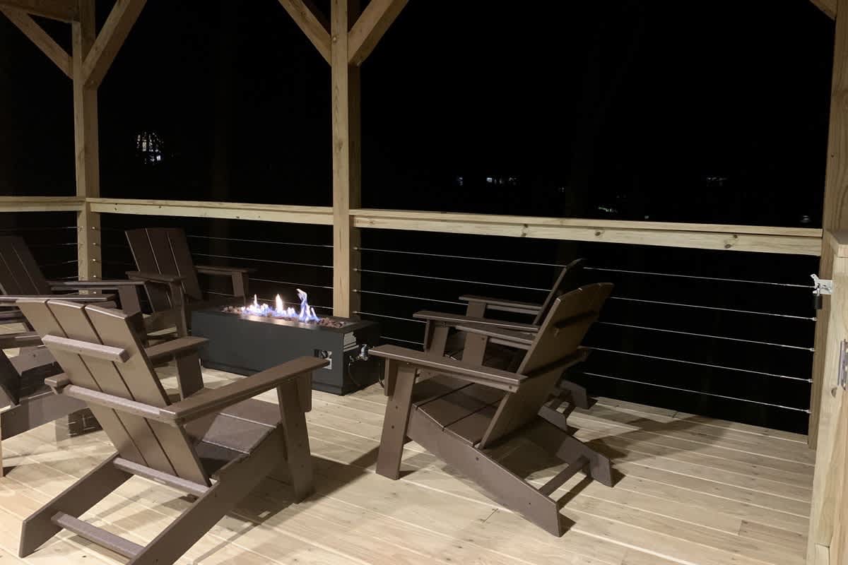 BEAR NAKED l LUXURY CABIN | SAUNA | HOT TUB |