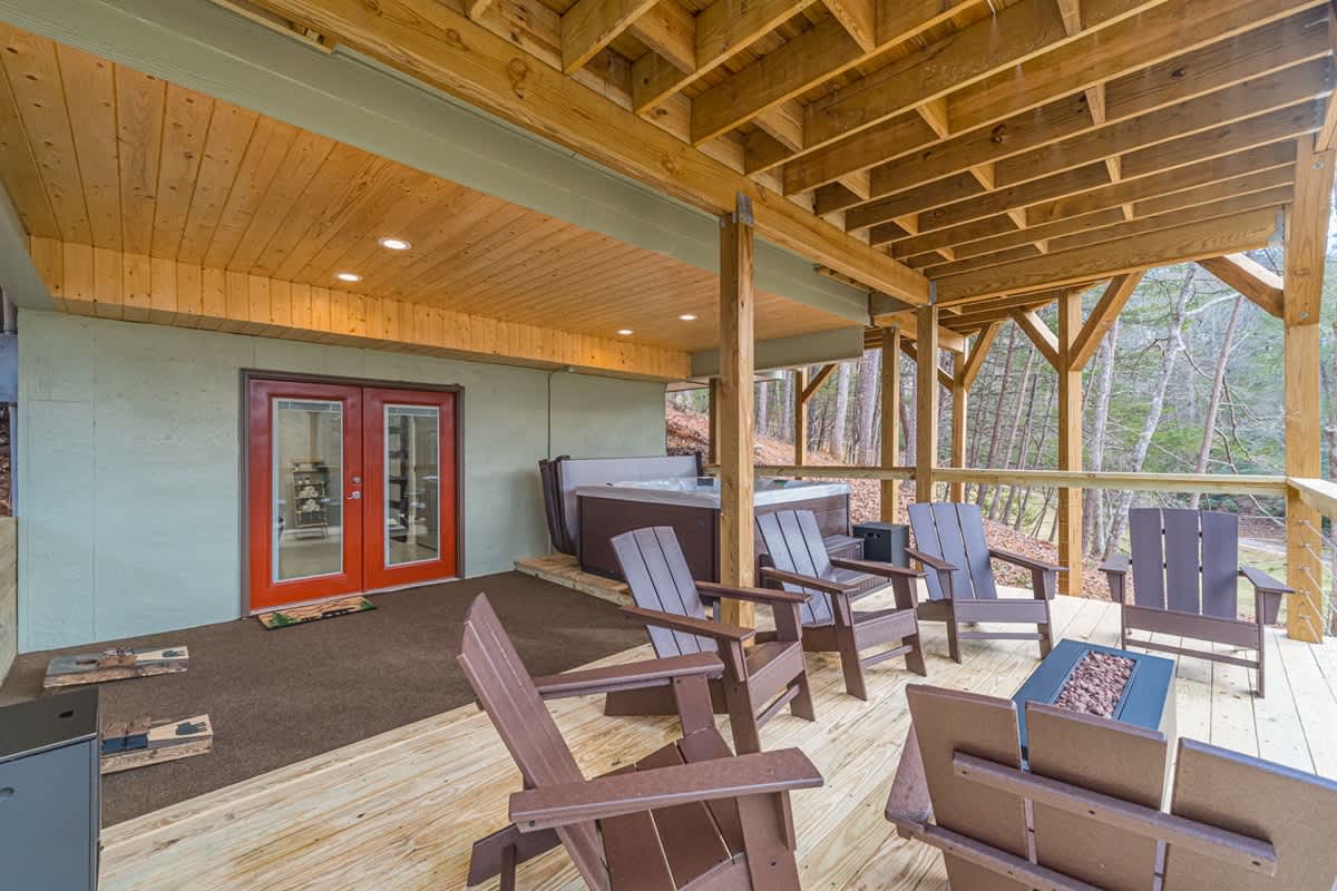 BEAR NAKED l LUXURY CABIN | SAUNA | HOT TUB |