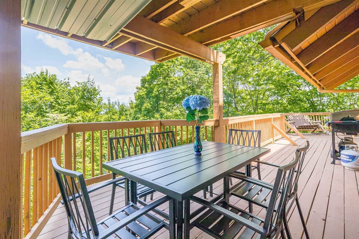 BELLE OF THE MOUNTAIN, PANORAMIC MOUNTAIN VIEWS