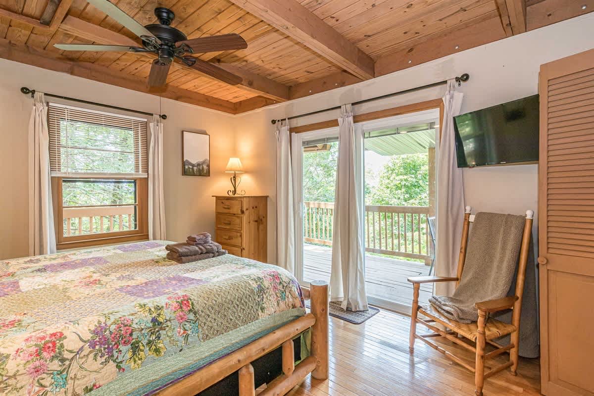 BELLE OF THE MOUNTAIN, PANORAMIC MOUNTAIN VIEWS