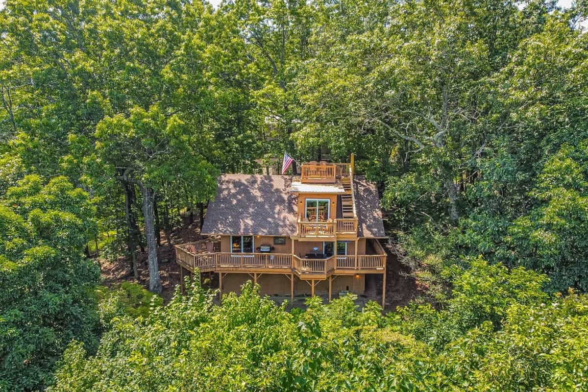 BELLE OF THE MOUNTAIN, PANORAMIC MOUNTAIN VIEWS