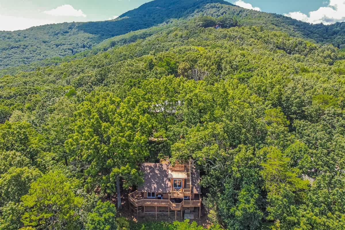BELLE OF THE MOUNTAIN, PANORAMIC MOUNTAIN VIEWS