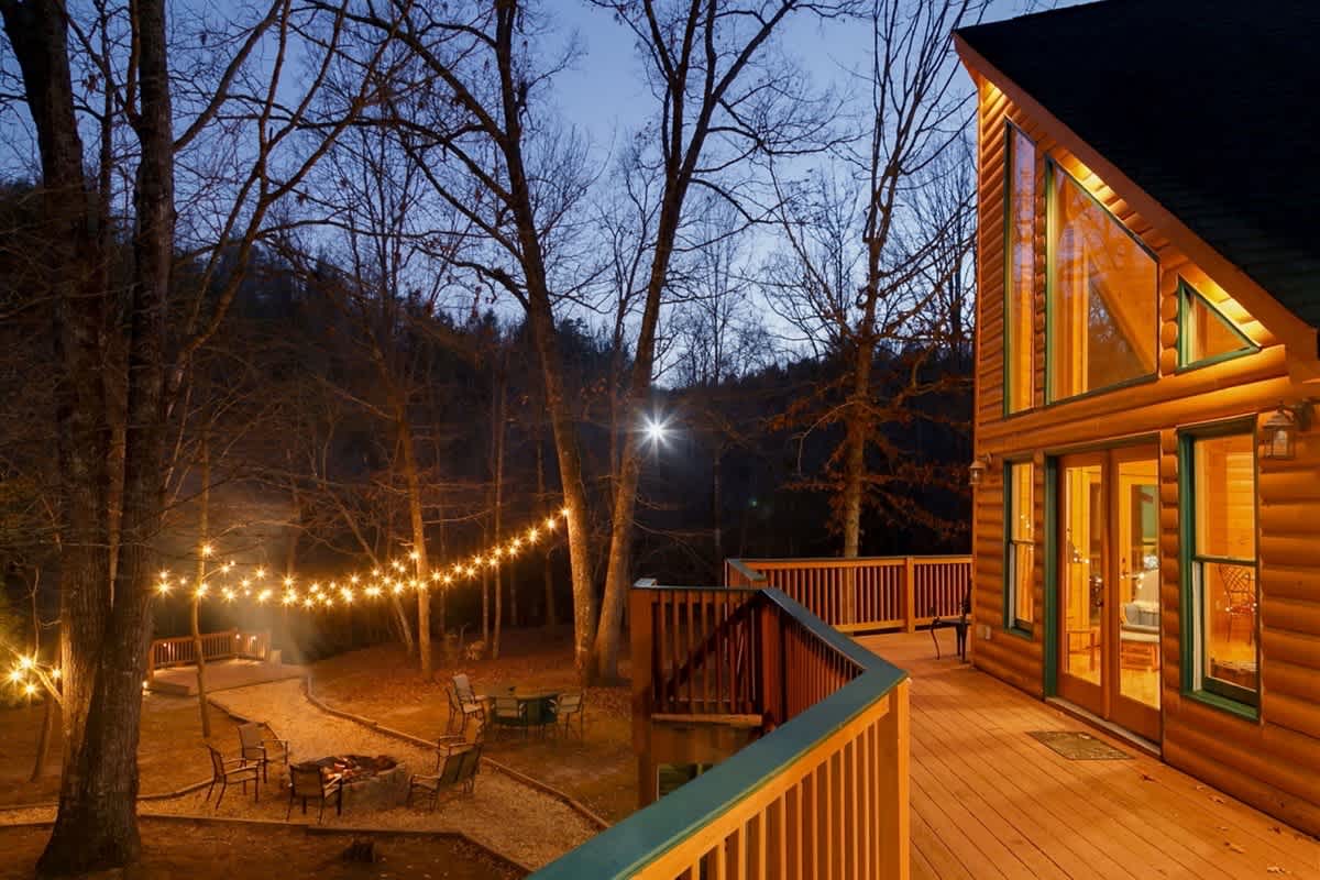 ALPINE RIVER ESCAPE - SECLUDED RIVERFRONT CABIN