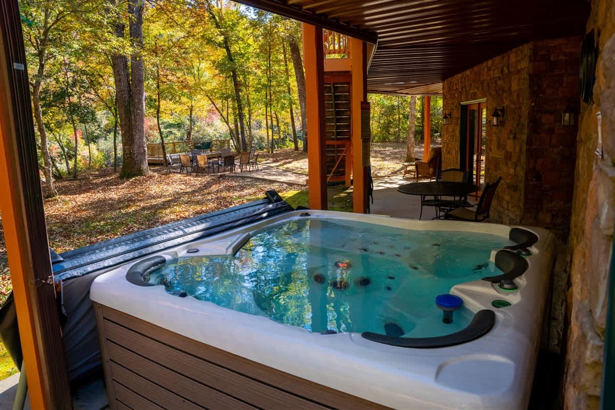 ALPINE RIVER ESCAPE - SECLUDED RIVERFRONT CABIN