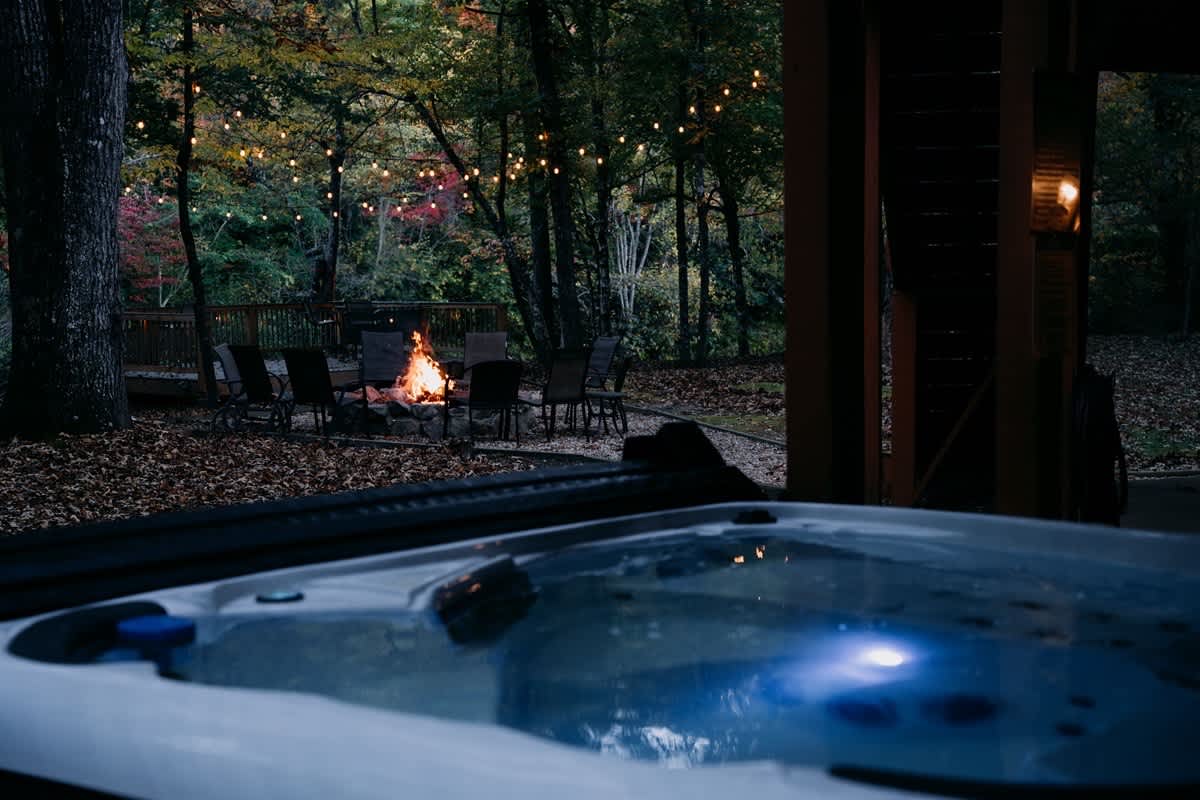 ALPINE RIVER ESCAPE - SECLUDED RIVERFRONT CABIN