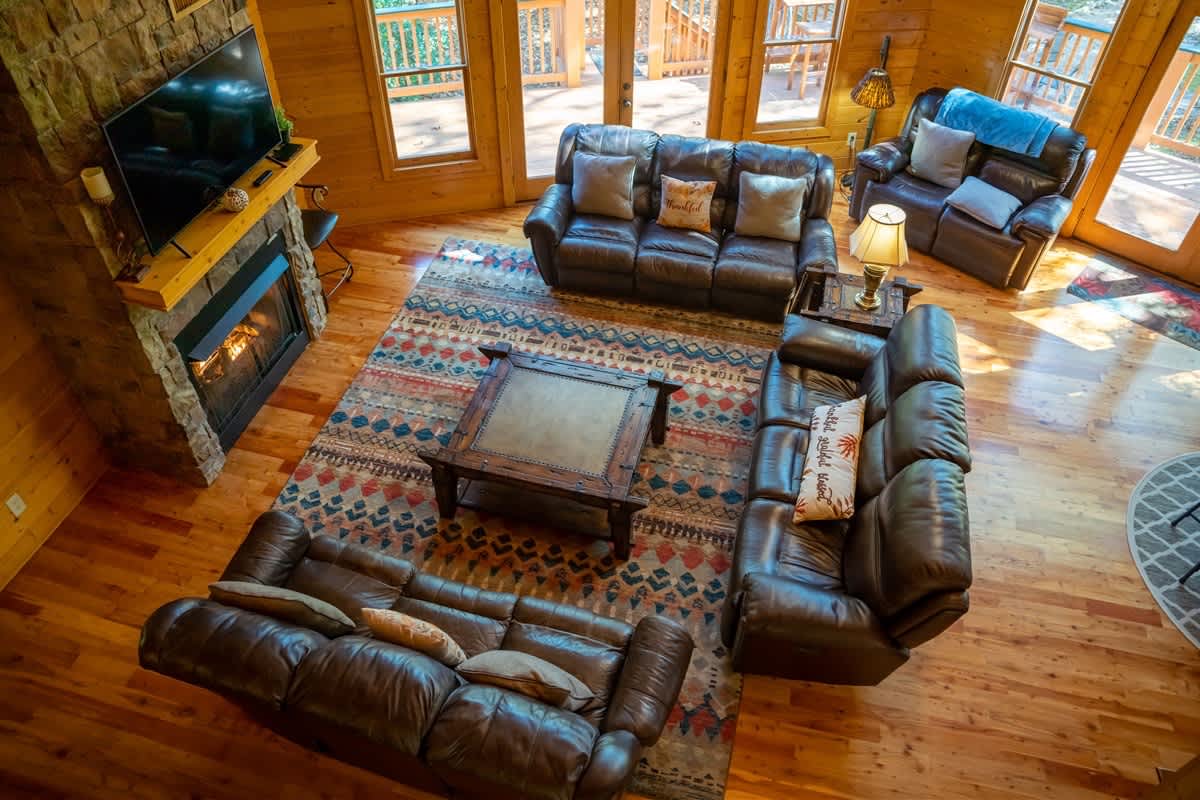 ALPINE RIVER ESCAPE - SECLUDED RIVERFRONT CABIN