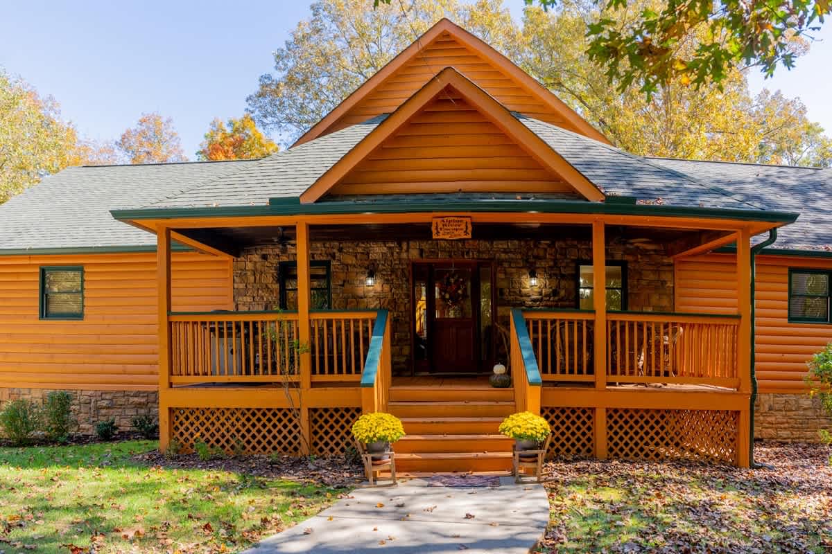 ALPINE RIVER ESCAPE - SECLUDED RIVERFRONT CABIN