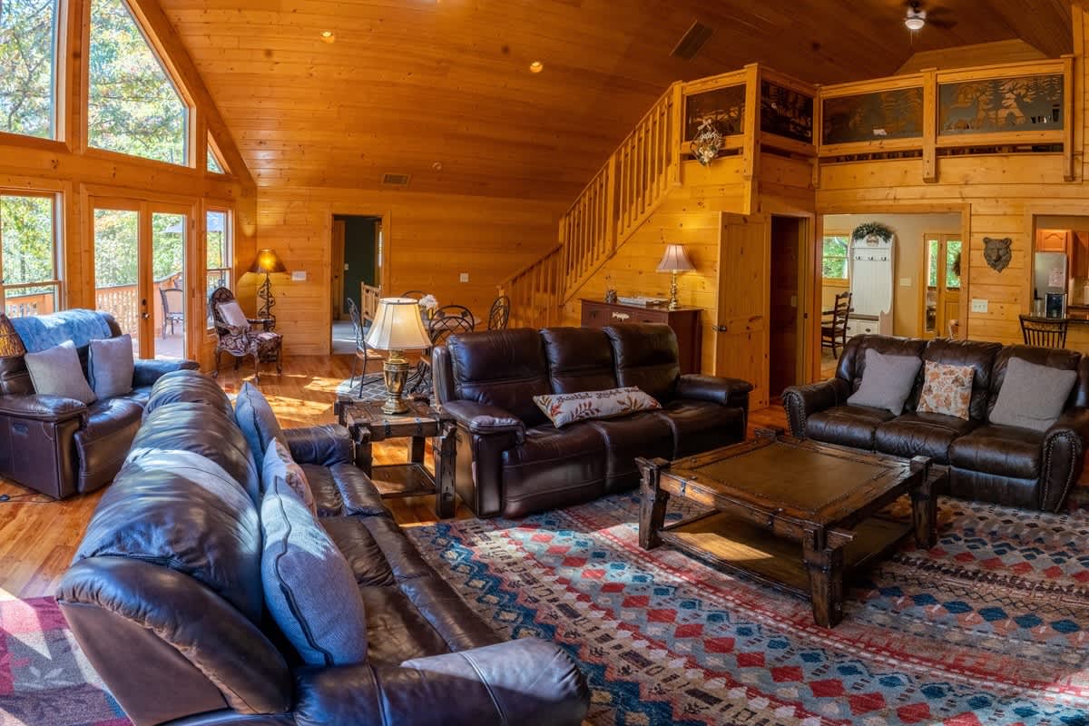 ALPINE RIVER ESCAPE - SECLUDED RIVERFRONT CABIN
