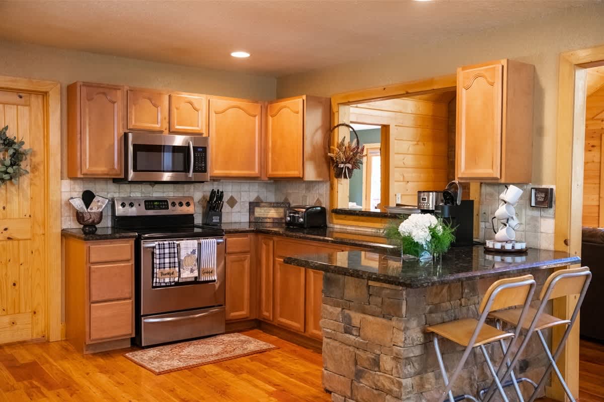 ALPINE RIVER ESCAPE - SECLUDED RIVERFRONT CABIN