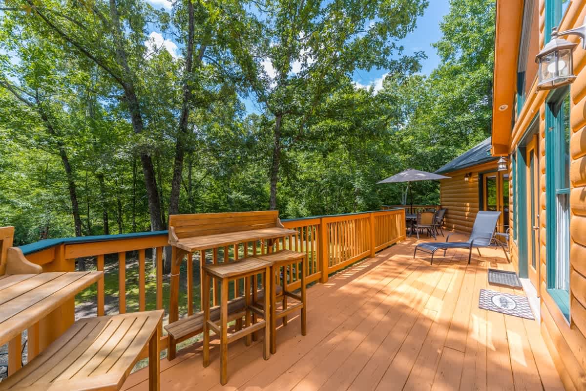 ALPINE RIVER ESCAPE - SECLUDED RIVERFRONT CABIN