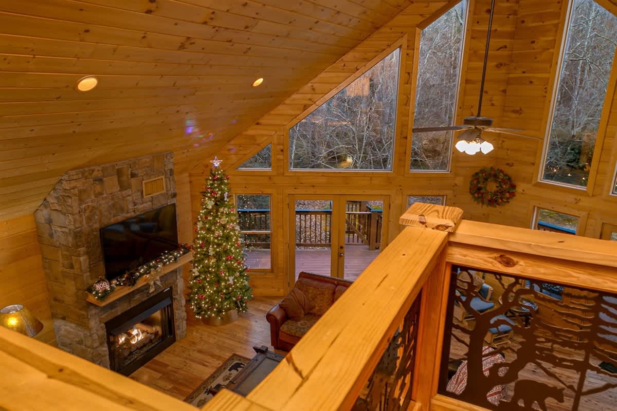 ALPINE RIVER ESCAPE - SECLUDED RIVERFRONT CABIN