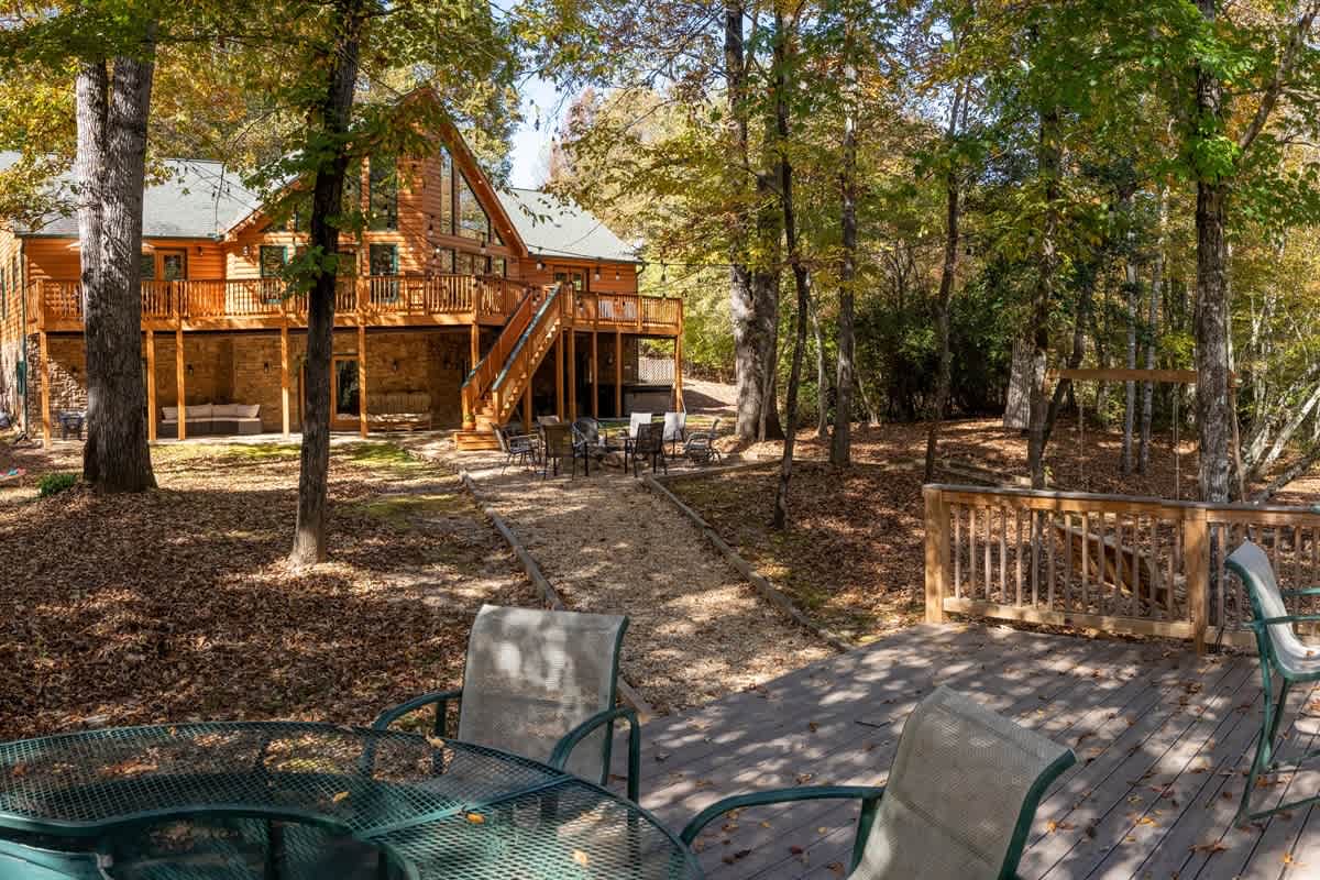 ALPINE RIVER ESCAPE - SECLUDED RIVERFRONT CABIN