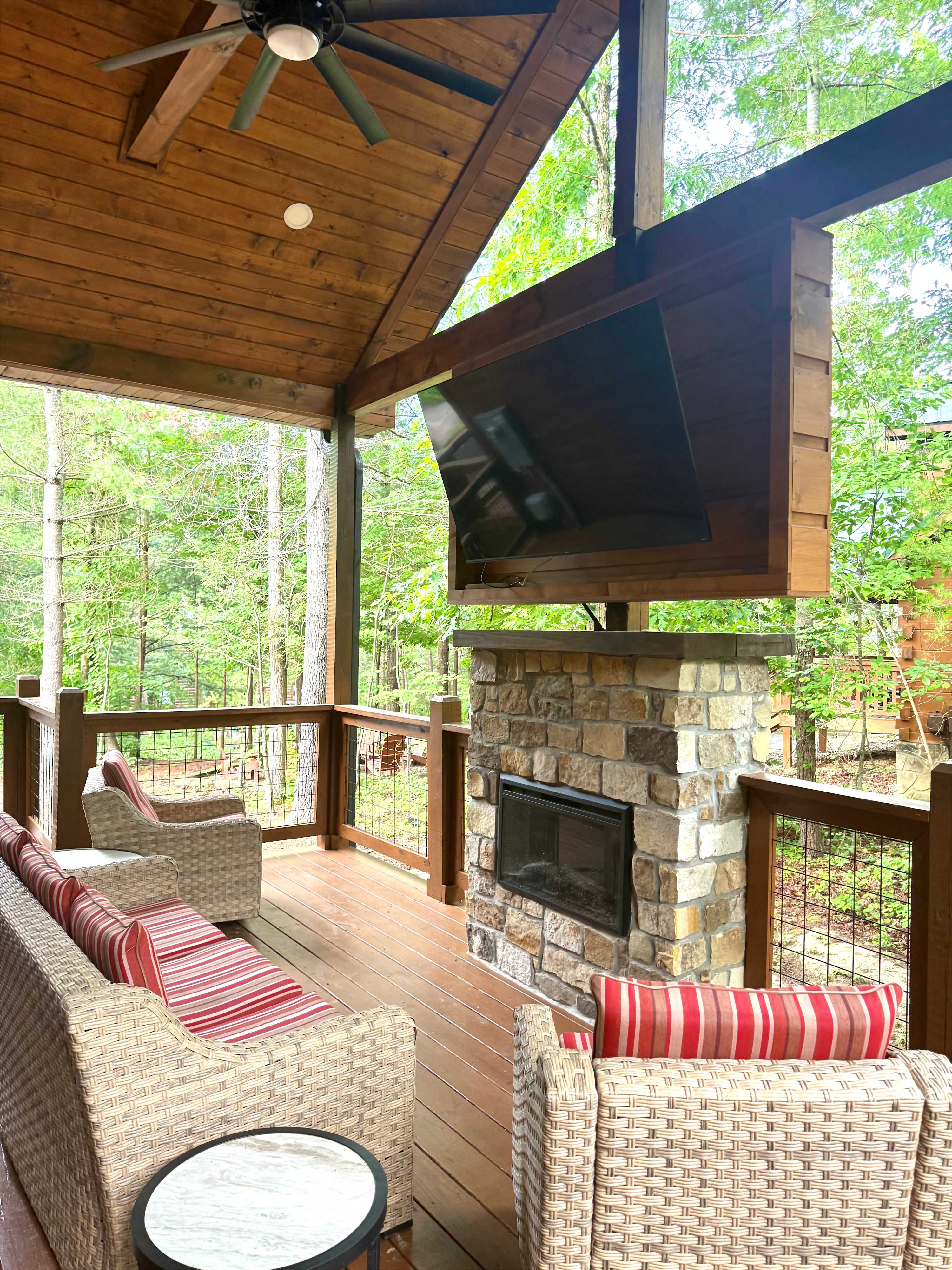 Luxury Cabin with Private Hot Tub 5