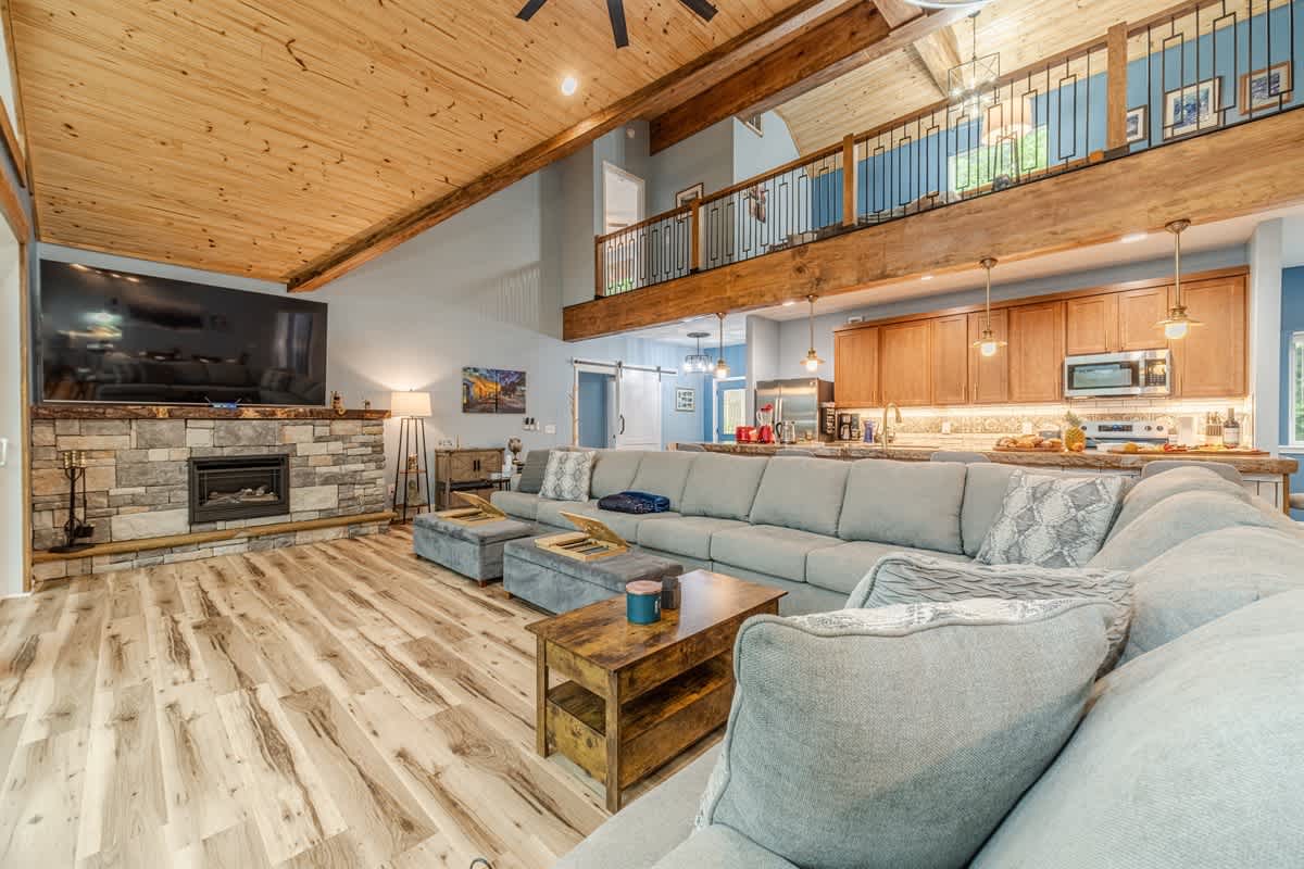 HOUSE OF BLUES | LUXURY GOLF/MOUNTAIN RETREAT