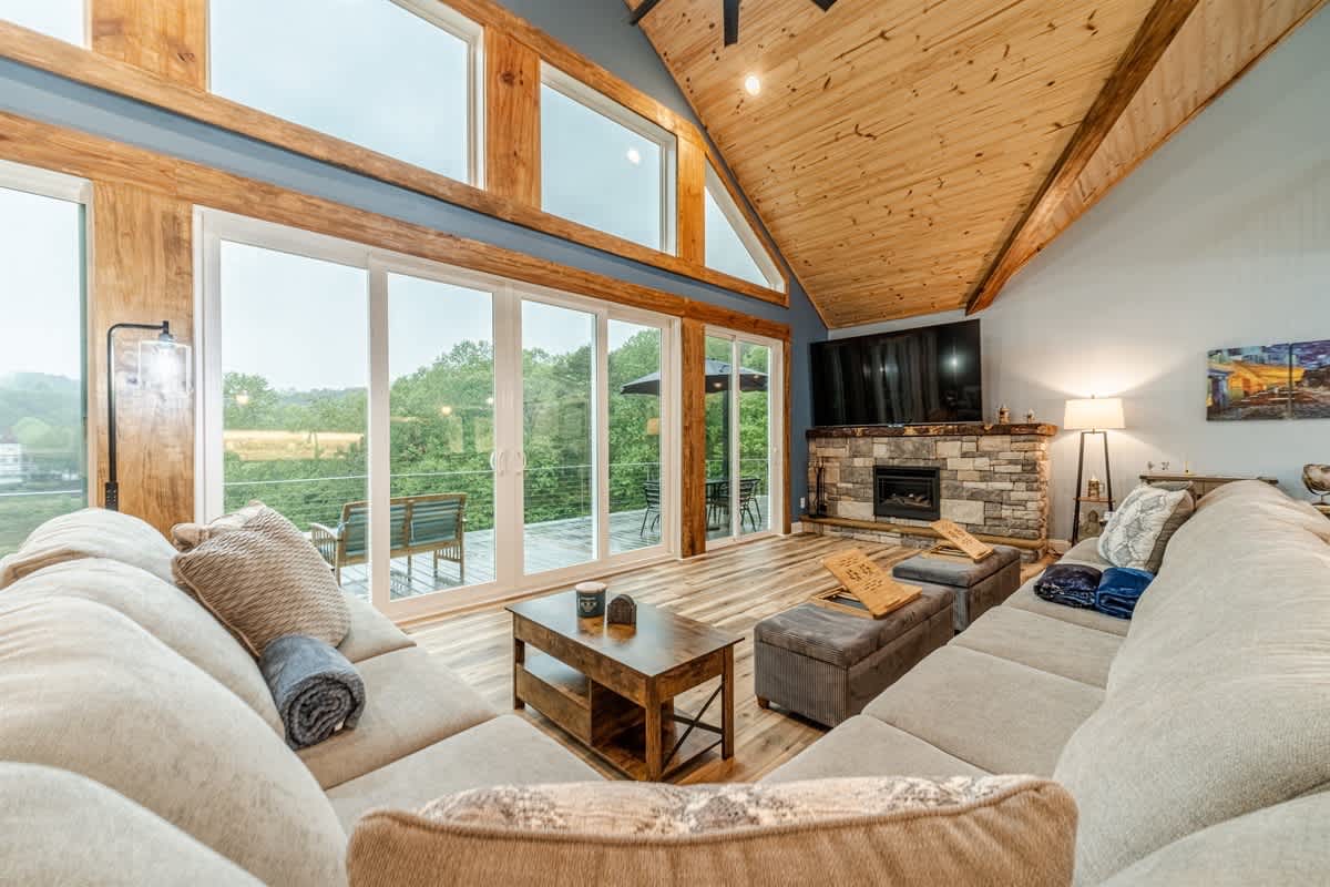 HOUSE OF BLUES | LUXURY GOLF/MOUNTAIN RETREAT