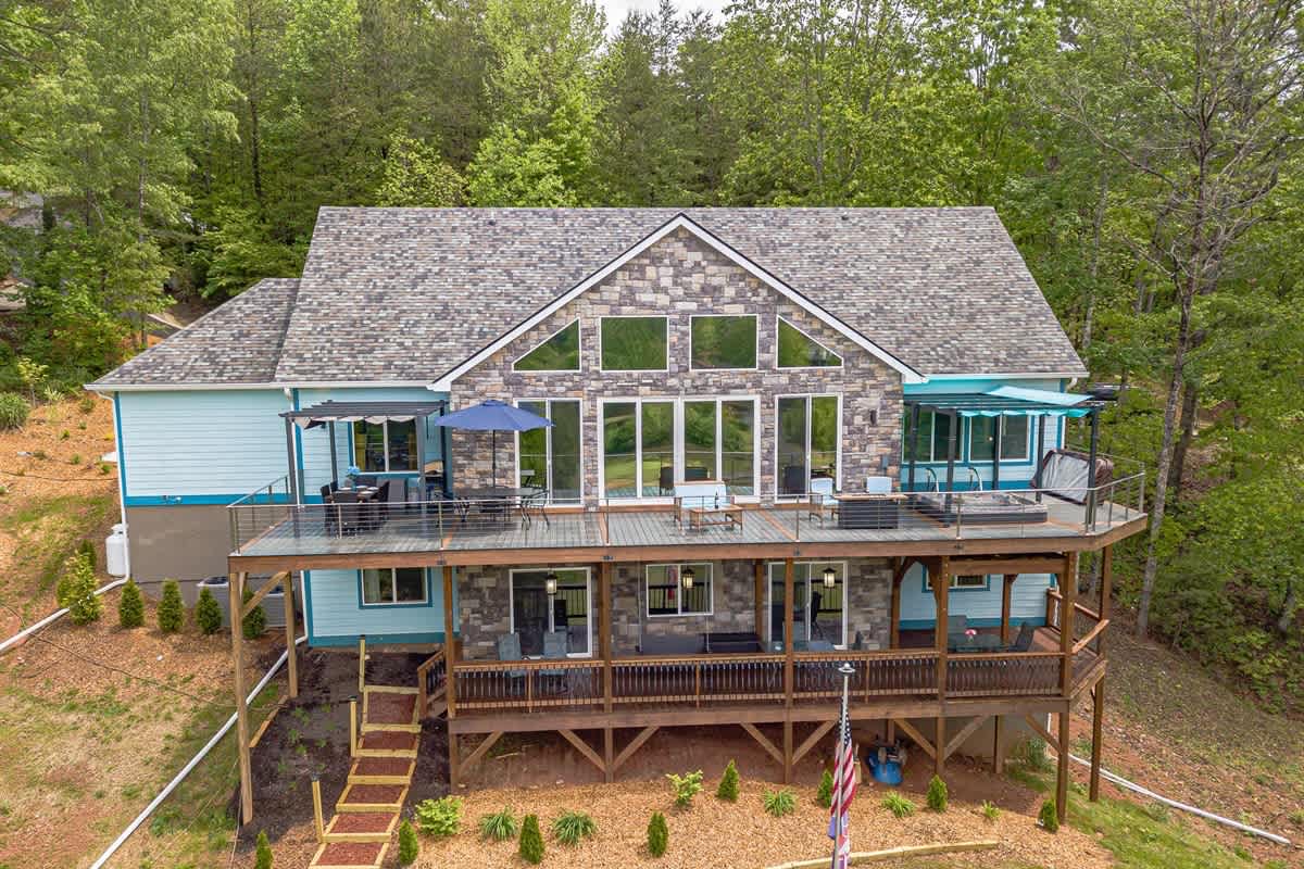 HOUSE OF BLUES | LUXURY GOLF/MOUNTAIN RETREAT