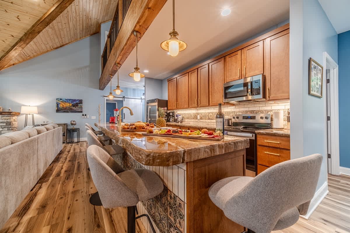 HOUSE OF BLUES | LUXURY GOLF/MOUNTAIN RETREAT