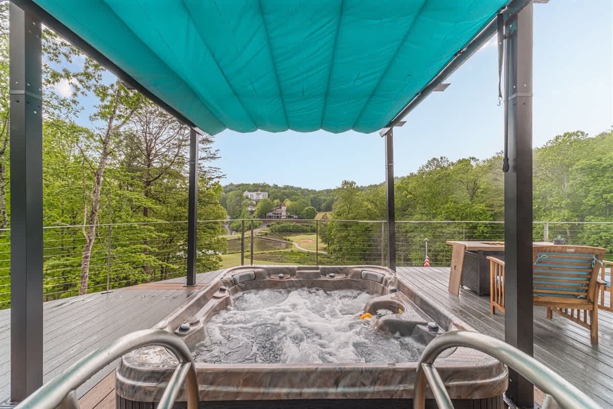 HOUSE OF BLUES | LUXURY GOLF/MOUNTAIN RETREAT