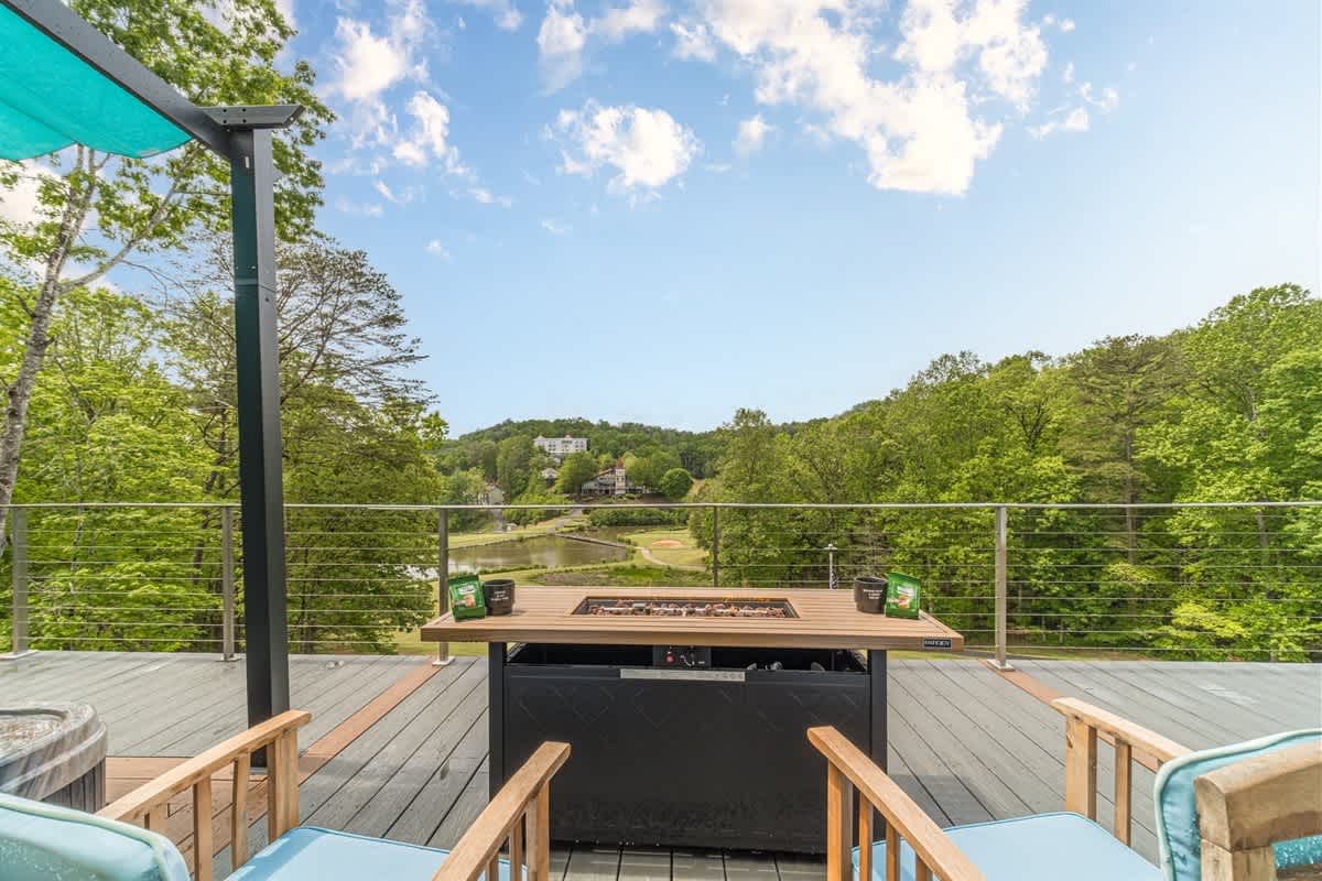 HOUSE OF BLUES | LUXURY GOLF/MOUNTAIN RETREAT