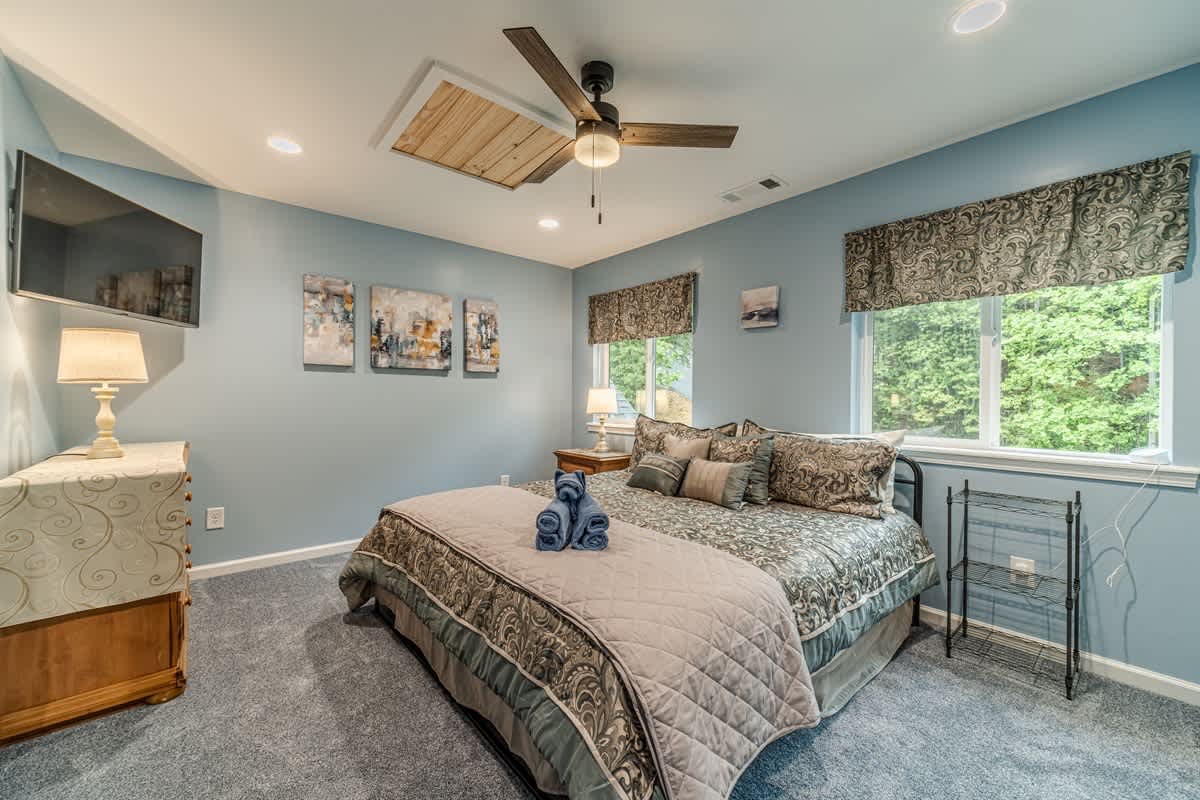 HOUSE OF BLUES | LUXURY GOLF/MOUNTAIN RETREAT