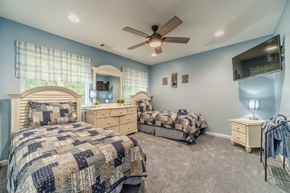 HOUSE OF BLUES | LUXURY GOLF/MOUNTAIN RETREAT