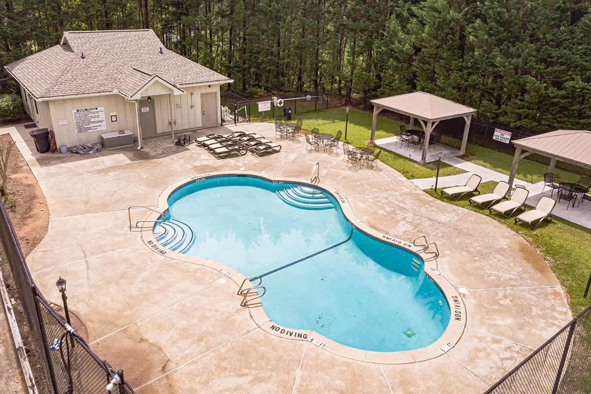 HOUSE OF BLUES | LUXURY GOLF/MOUNTAIN RETREAT