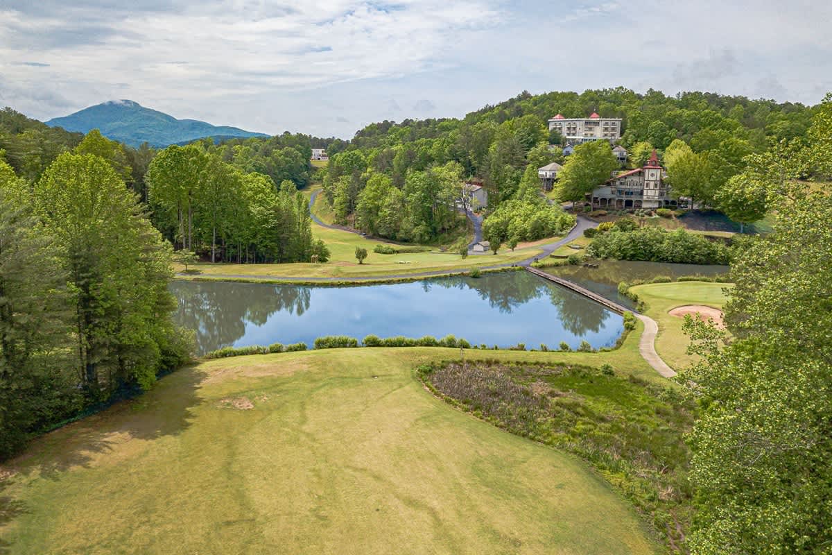 HOUSE OF BLUES | LUXURY GOLF/MOUNTAIN RETREAT