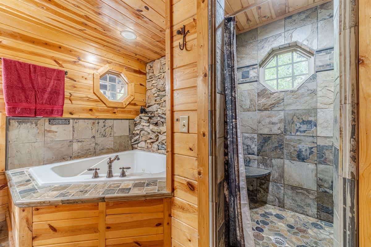 FROHE HUTTE l PRIVATE LUXURY GETAWAY & GAME ROOM