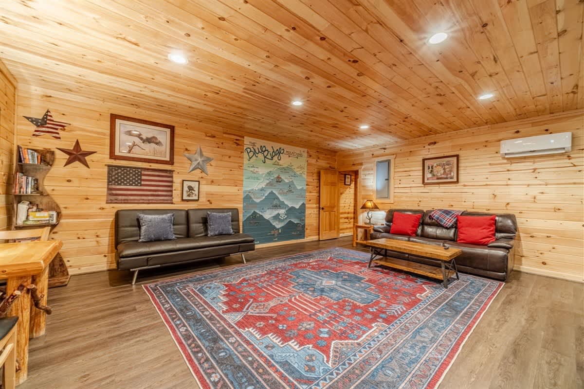 FROHE HUTTE l PRIVATE LUXURY GETAWAY & GAME ROOM