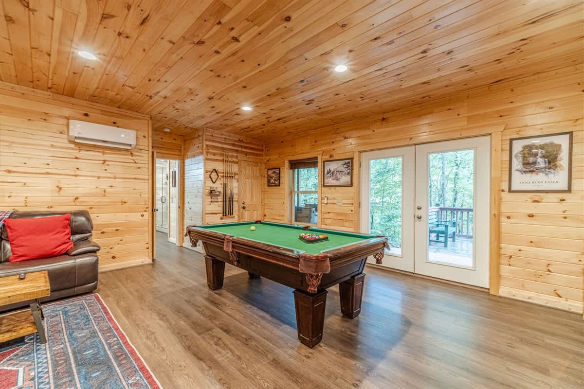 FROHE HUTTE l PRIVATE LUXURY GETAWAY & GAME ROOM