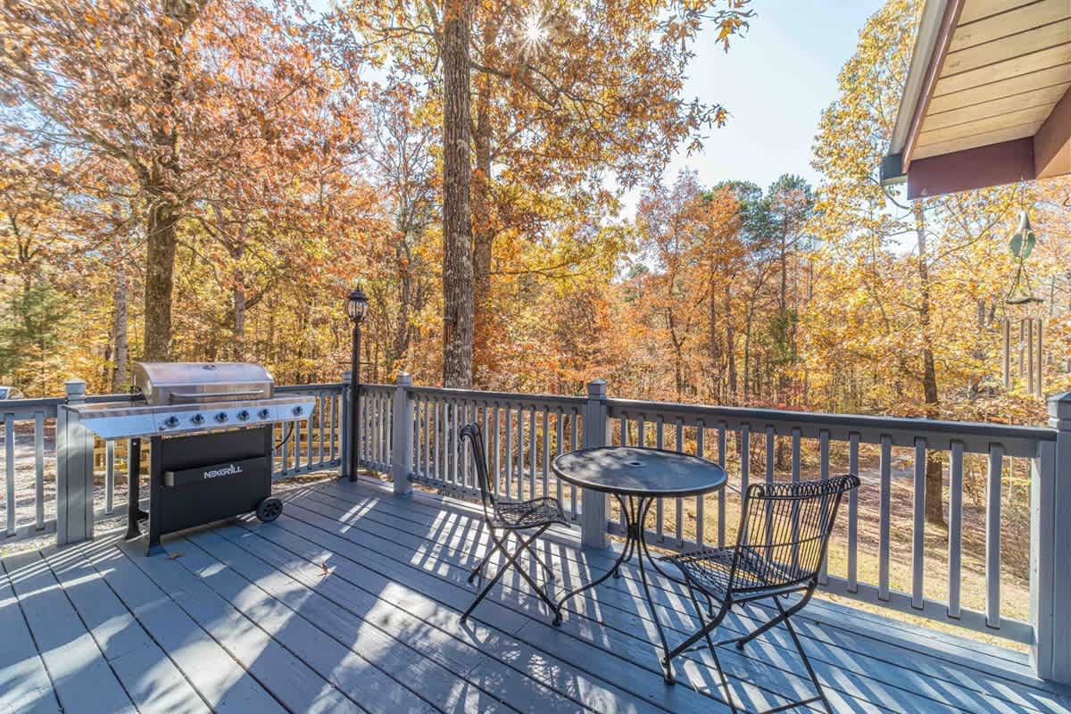 MONARCH MANOR - HOT TUB, GAMES, FIRE PIT, GAMES