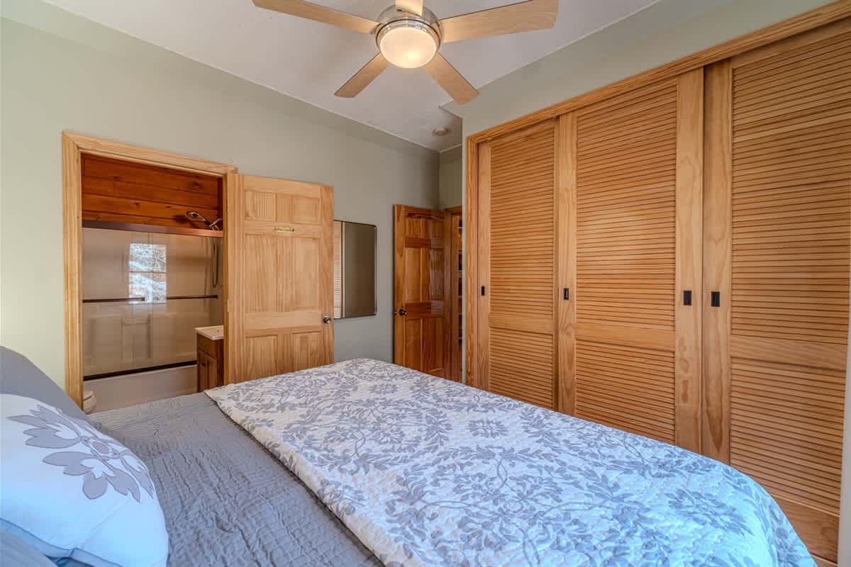 MONARCH MANOR - HOT TUB, GAMES, FIRE PIT, GAMES