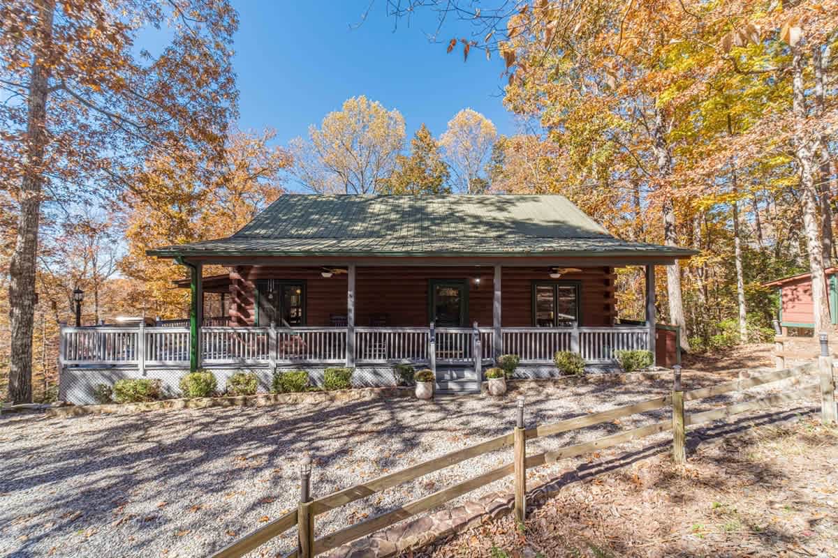MONARCH MANOR - HOT TUB, GAMES, FIRE PIT, GAMES