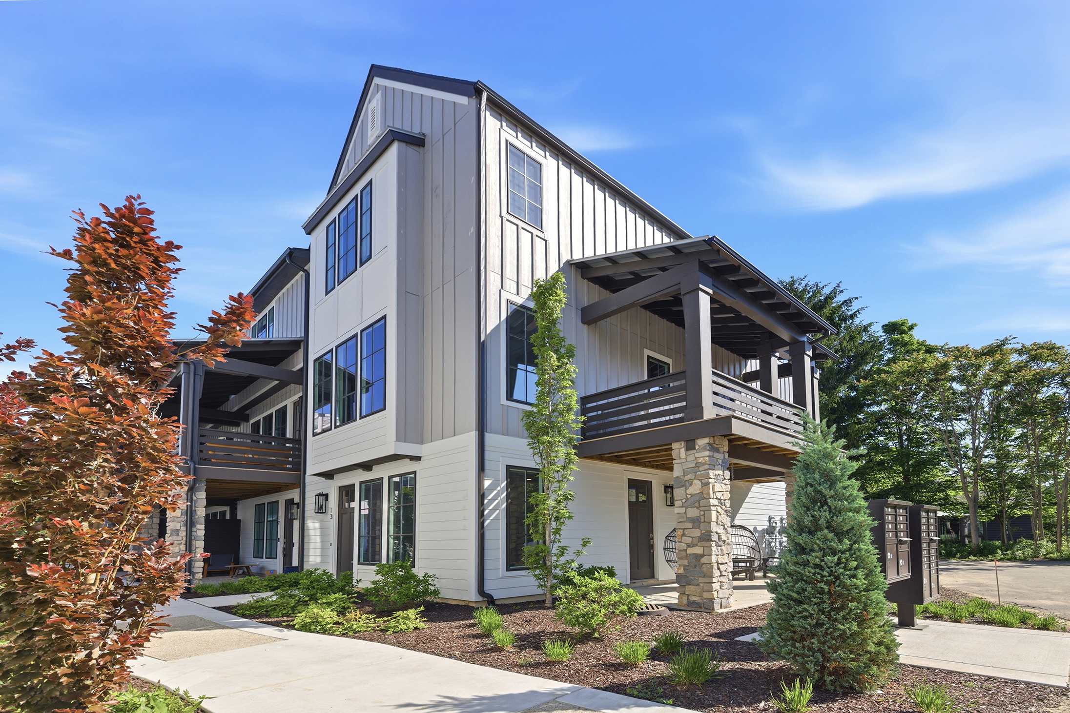 Shorehouse Townhouse minutes from beaches, wineries, and the best of Harbor Country.