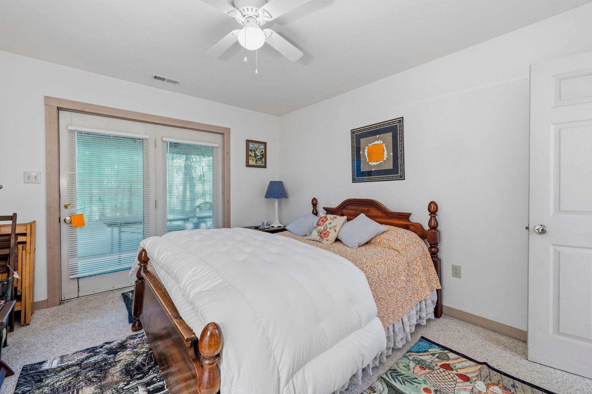 Queen bed with a Smart TV, Ceiling Fan and convenient access to lower-level shared bathroom
