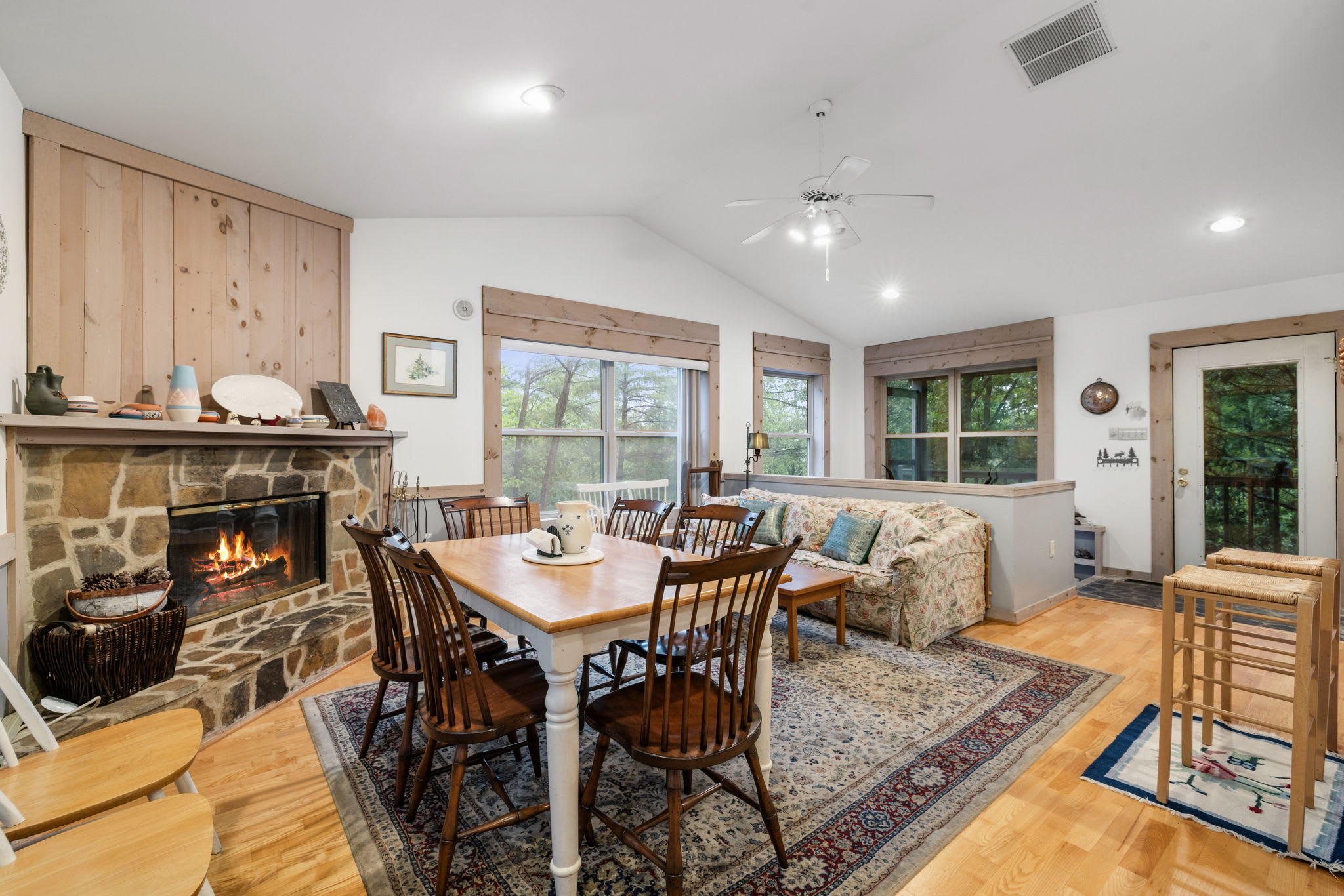 Spacious Cabin Near Bryce & Lake Laura