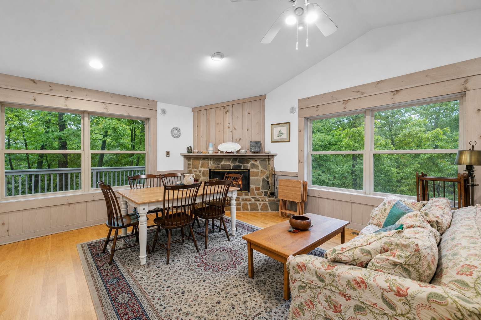 Spacious Cabin Near Bryce & Lake Laura