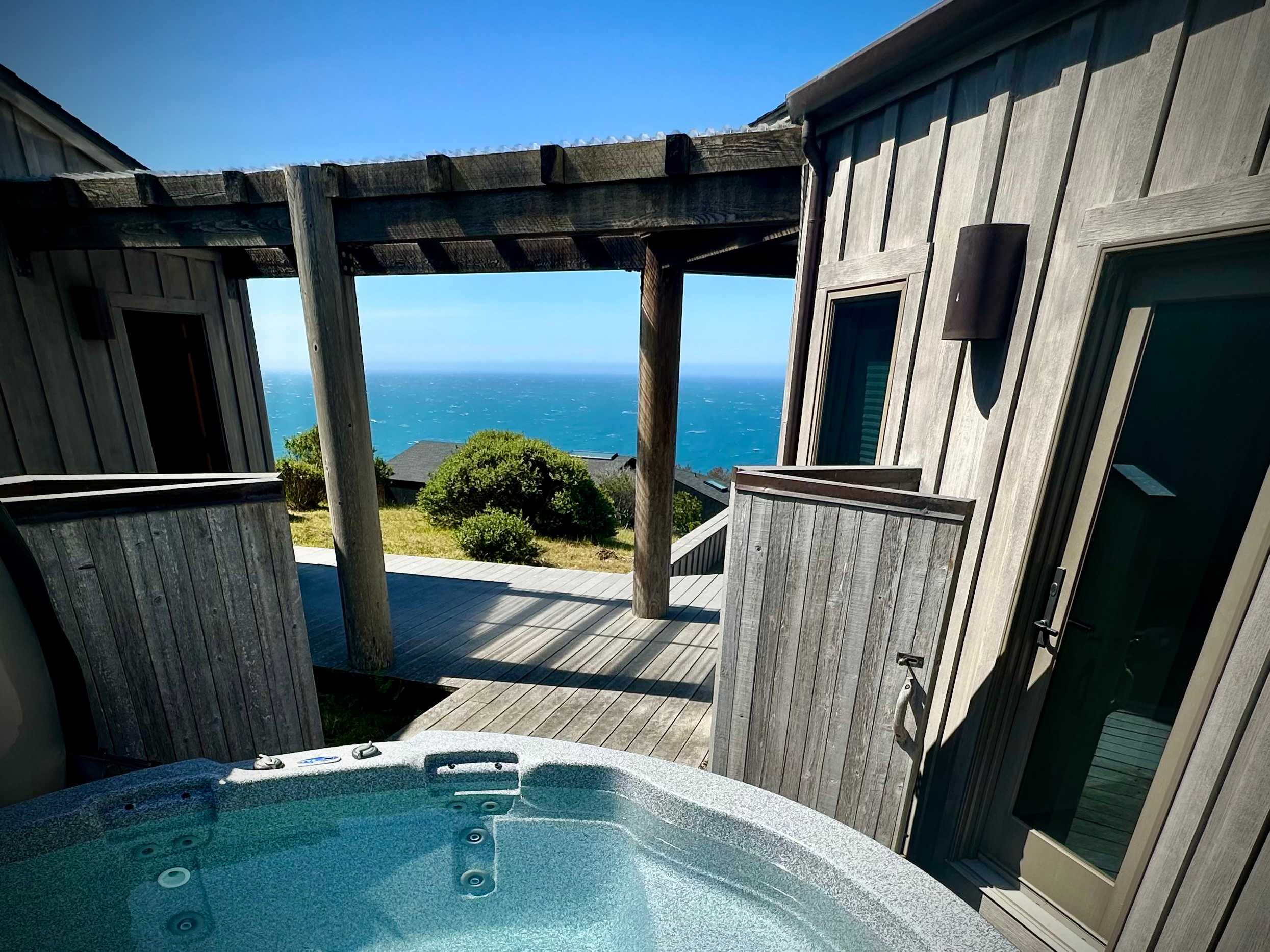 Private hot tub & ocean view