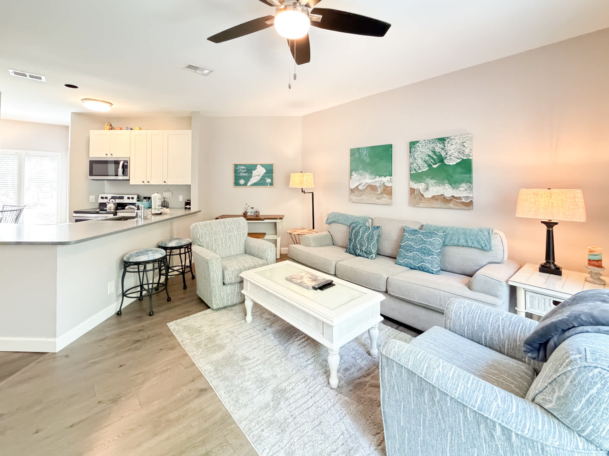 Pet Friendly 2 bed Beach Villa walk to the beach 