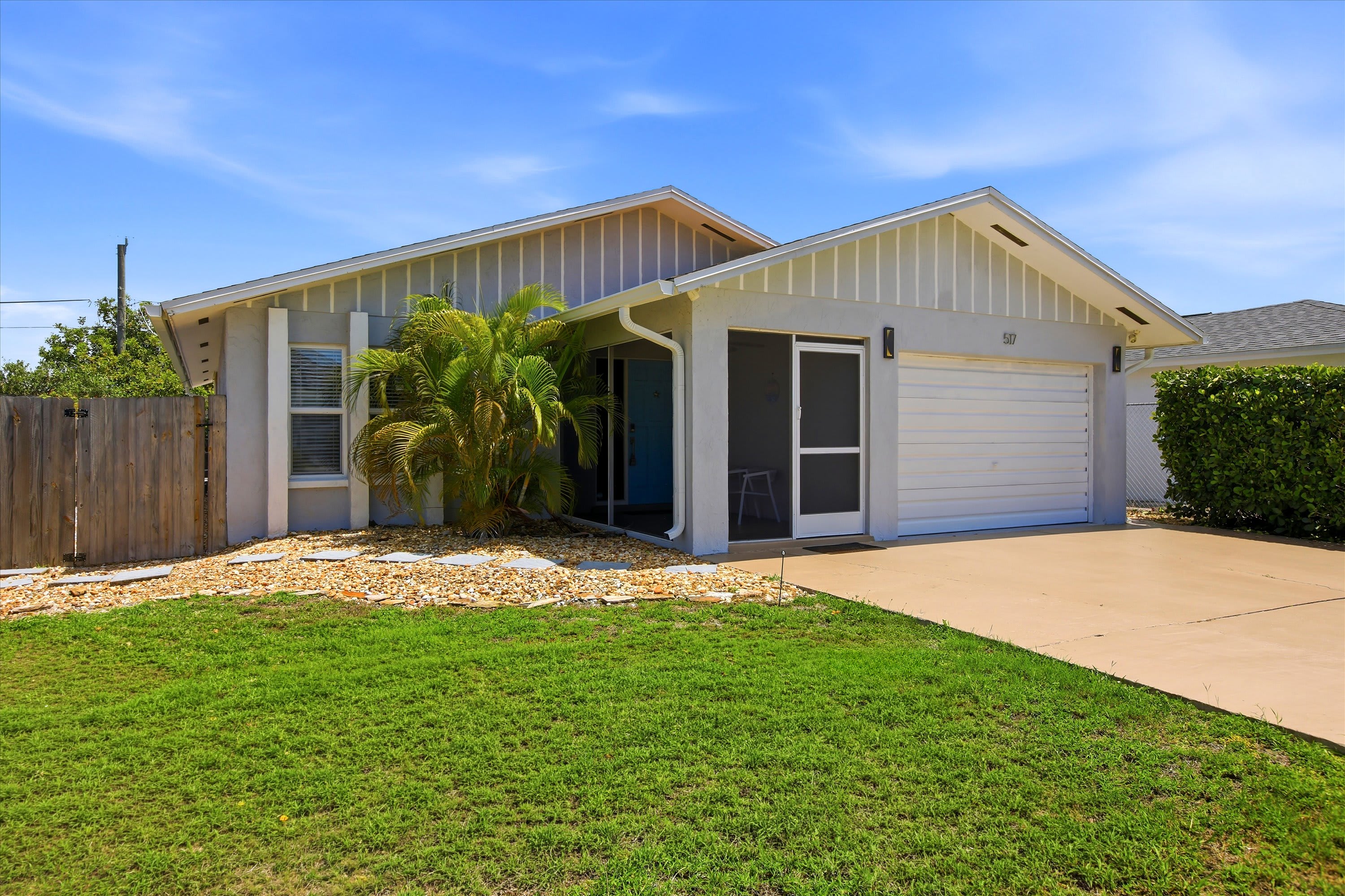 Naples House with Full Kitchen & Patio - Perfect for Families!