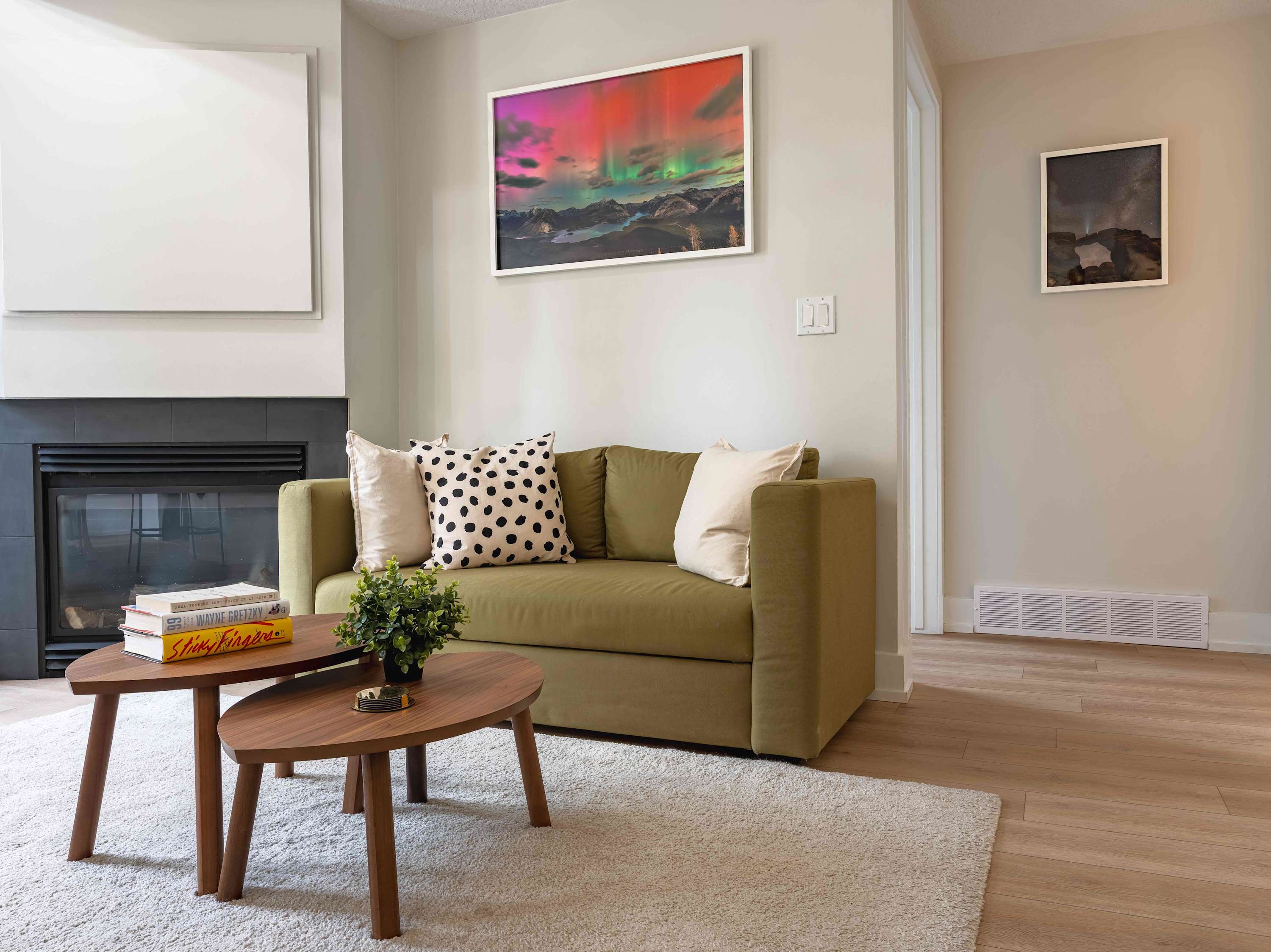 Charming Downtown Oasis With Balcony - Cozy Retreat For Work And Play - 캐나다