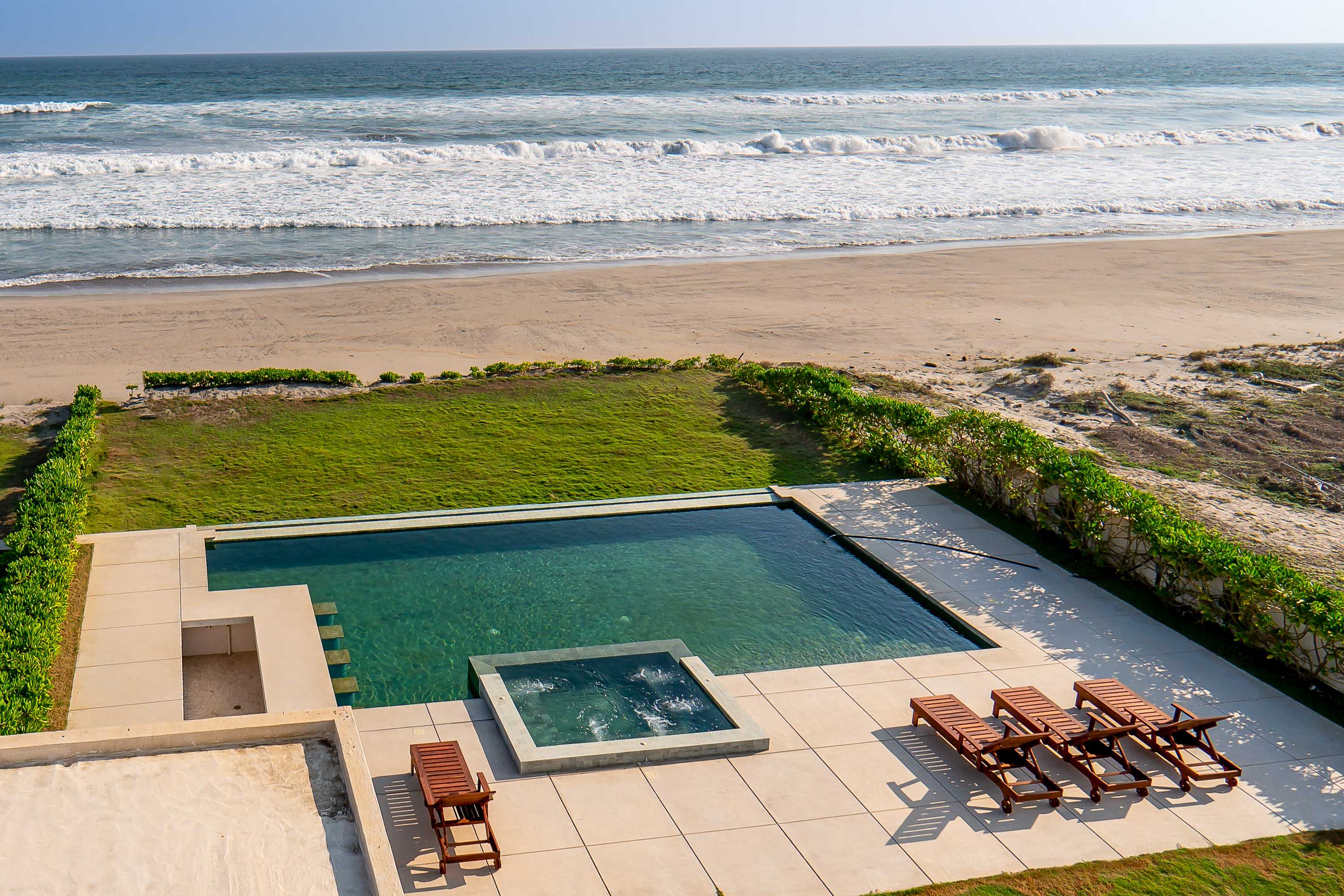 Casa La Terca, 9BR Beachfront Estate, Private Pool, Ocean View & Beach