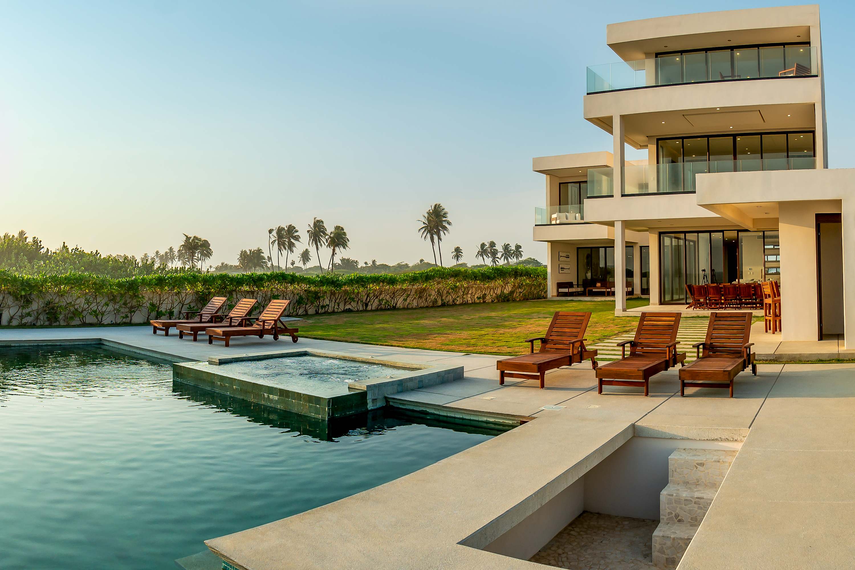Casa La Terca, 9BR Beachfront Estate, Private Pool, Ocean View & Beach