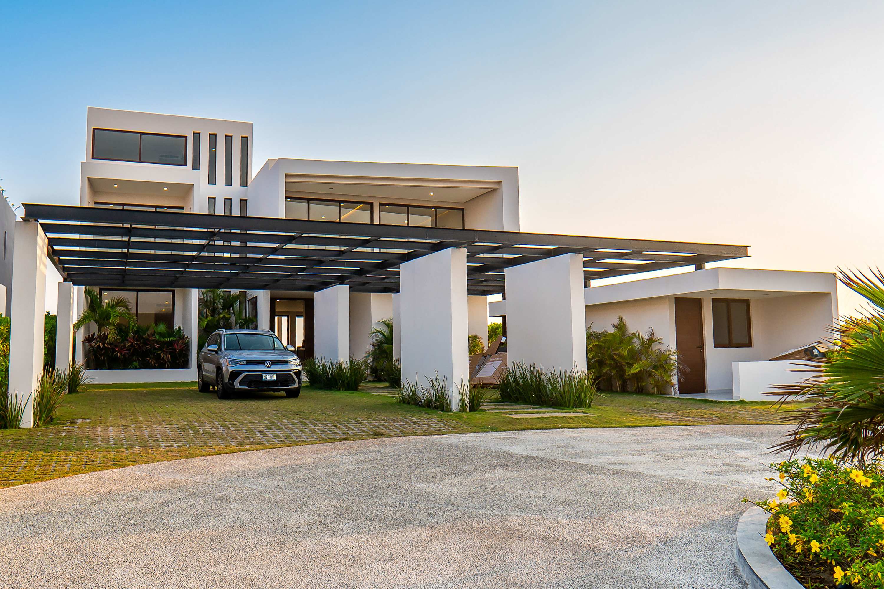 Casa La Terca, 9BR Beachfront Estate, Private Pool, Ocean View & Beach