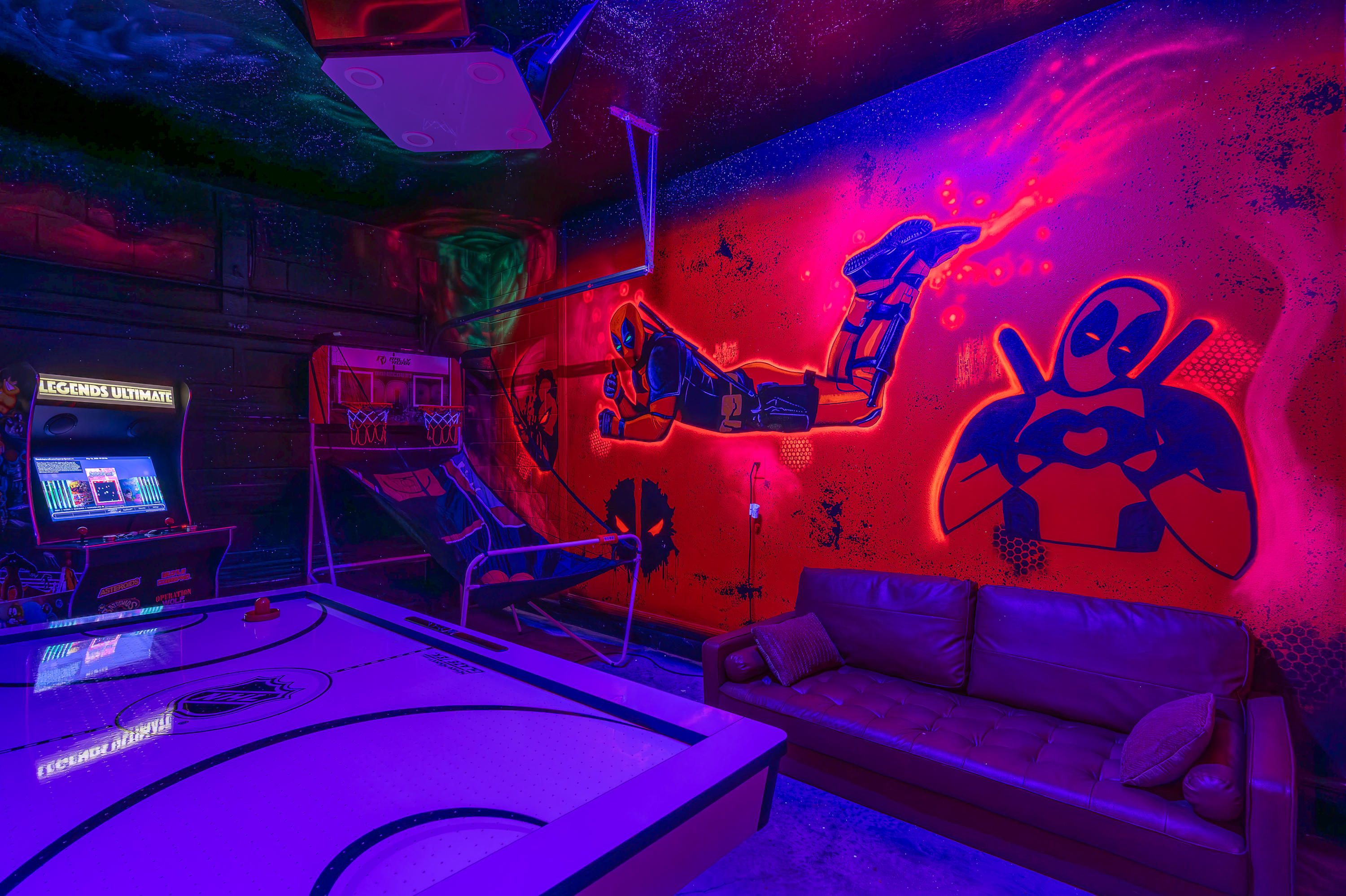 8BR retreat w/ game room, pool & hot tub