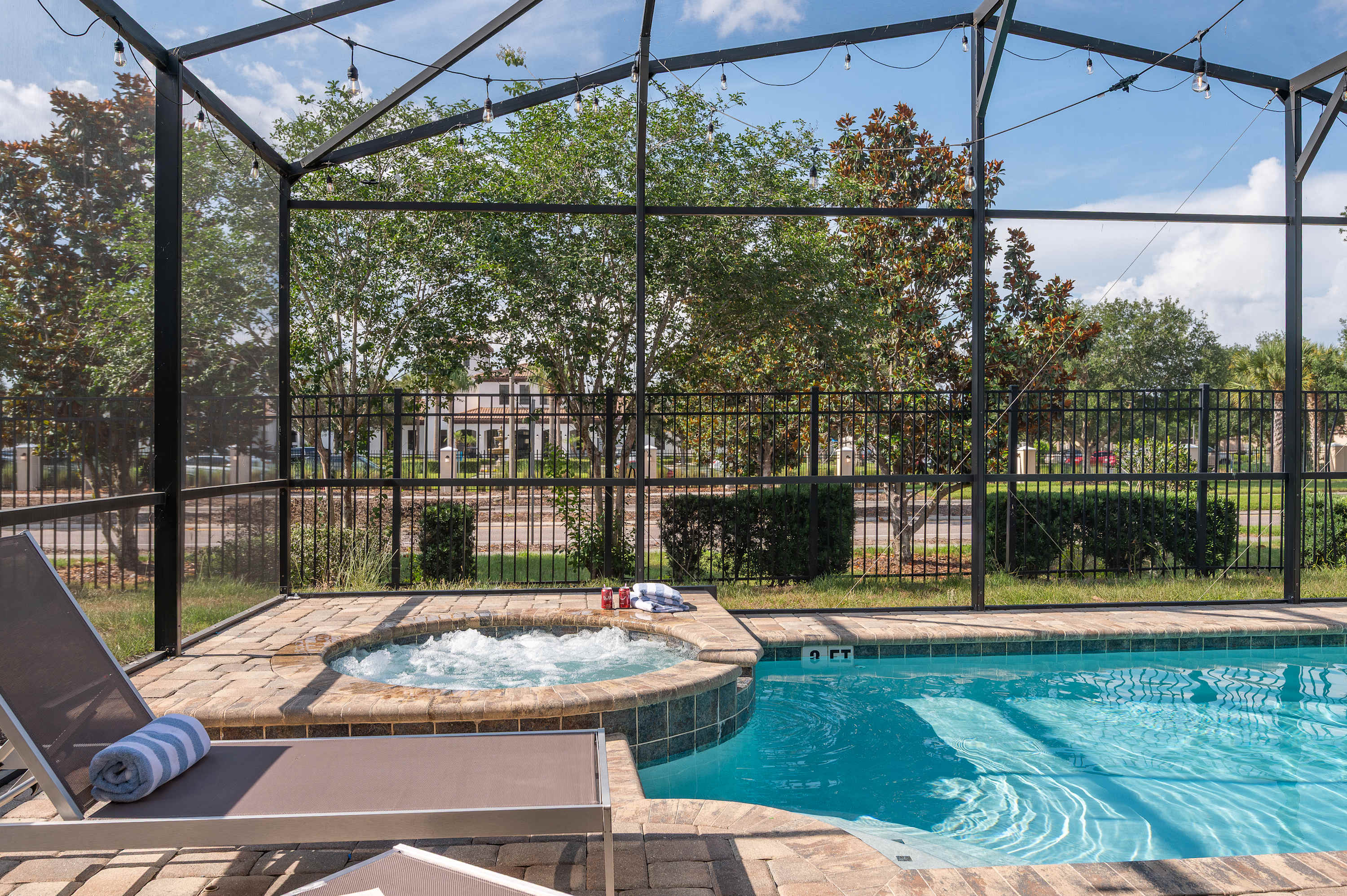 8BR retreat w/ game room, pool & hot tub