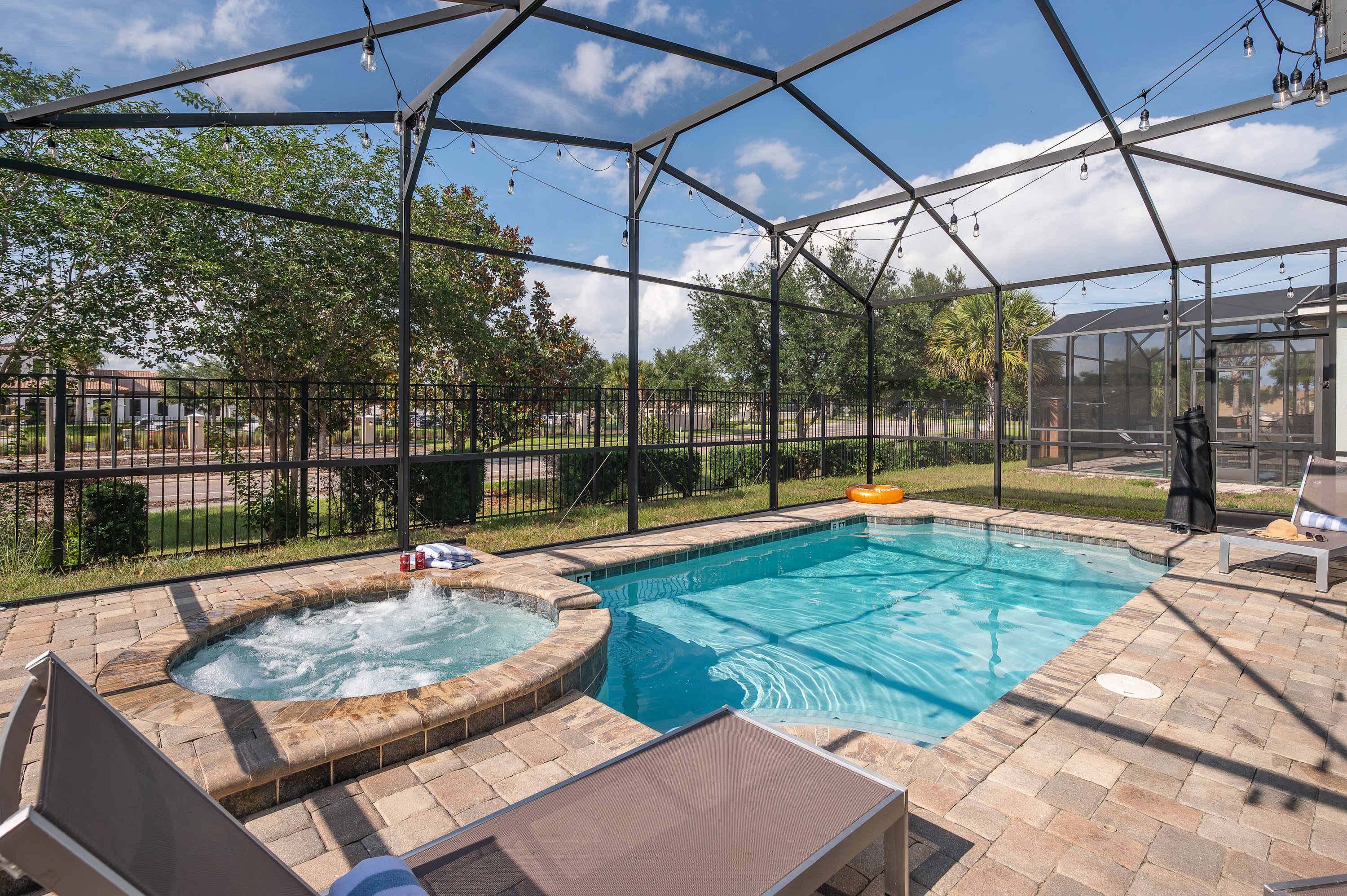 8BR retreat w/ game room, pool & hot tub