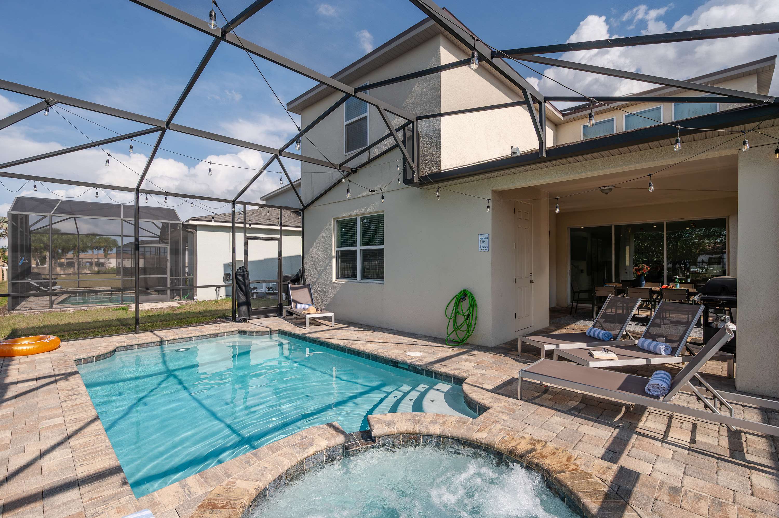 8BR retreat w/ game room, pool & hot tub