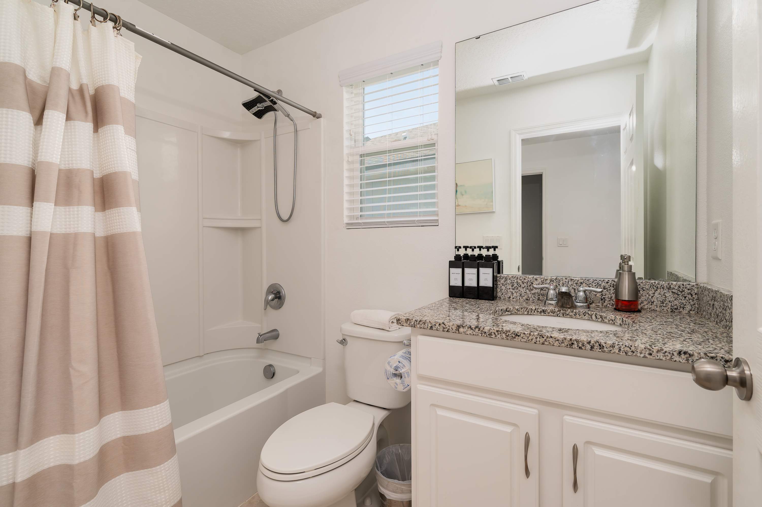 8BR retreat w/ game room, pool & hot tub