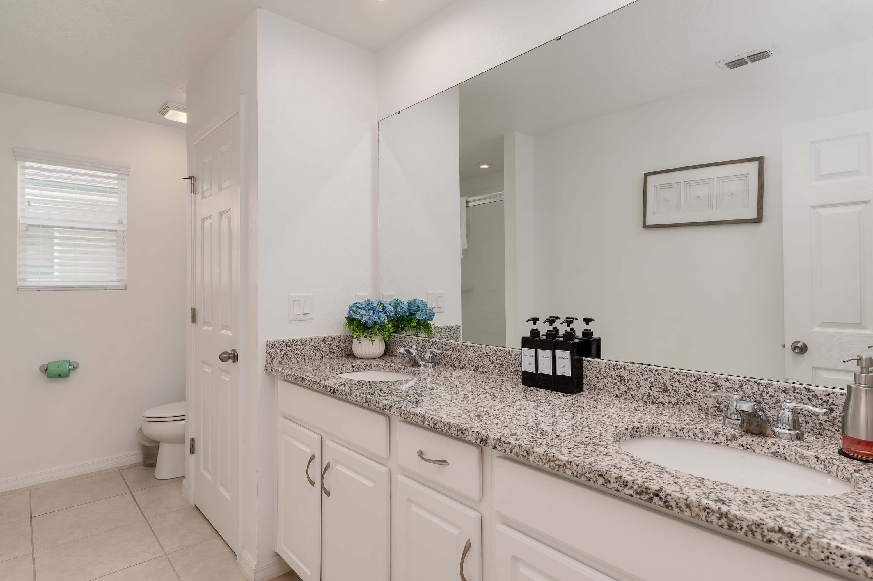 8BR retreat w/ game room, pool & hot tub